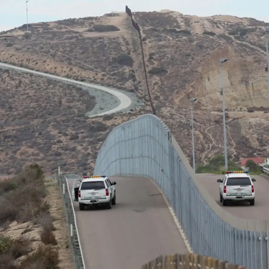 Border_Patrol_vehicles_hill